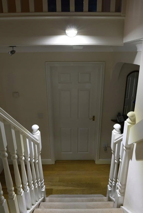 Przenośna, bezprzewodowa lampa z czujnikiem ruchu Auraglow Przenośna, bezprzewodowa lampa z czujnikiem ruchu Auraglow